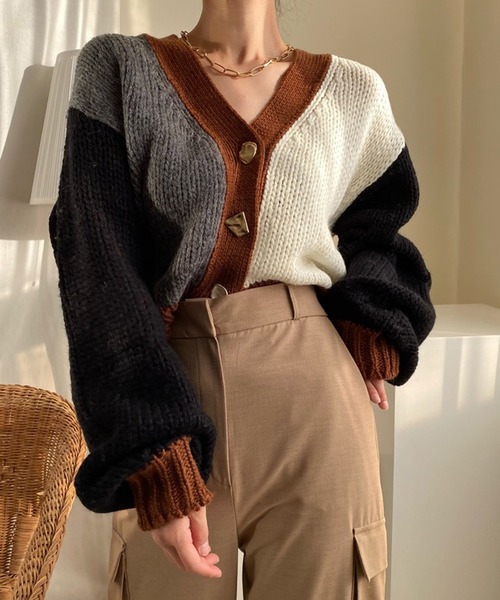 Jewelobe(ジュエローブ)の「配色ニットカーディガン(カーディガン/ボレロ・レディース・ブラウン/カーキ/アイボリー・FREE)」の2枚目の写真