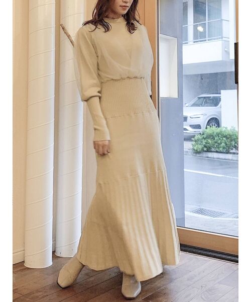 【新品タグ付き】チュールスリーブ ニットワンピース ロングワンピース ベージュ dazzlin（ダズリン）の「チュールスリーブマーメイドニットワンピース