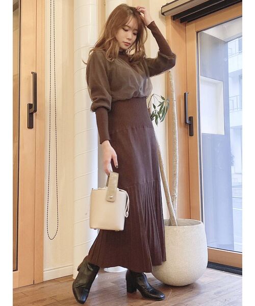 【新品タグ付き】チュールスリーブ ニットワンピース ロングワンピース ベージュ dazzlin（ダズリン）の「チュールスリーブマーメイドニットワンピース