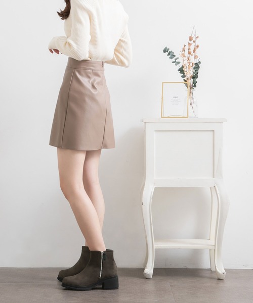 Newlyme（ニューリーミー）の「6cmヒールサイドジップショートブーツ（ブーツ・レディース・ブラック/ブラック×ゴールド/モカ・23.5cm/22.5cm/23cm/24.5cm/24cm）」の7枚目の写真