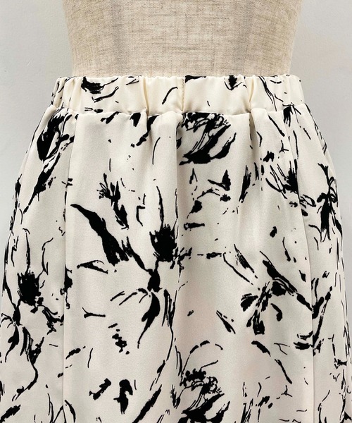PICCIN(ピッチン)の「フロッキープリントマーメイドスカート(スカート・レディース・ブラック/オフホワイト・M/L)」の5枚目の写真