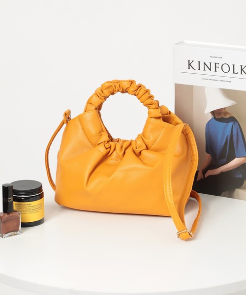 SETUP7（セットアップセブン）の「【SETUP7】サークルハンドルプリーツバッグ KNF（ショルダーバッグ・レディース・ホワイト/ブラック/レッド/ピンク/イエロー/グリーン・FREE）」の4枚目の写真