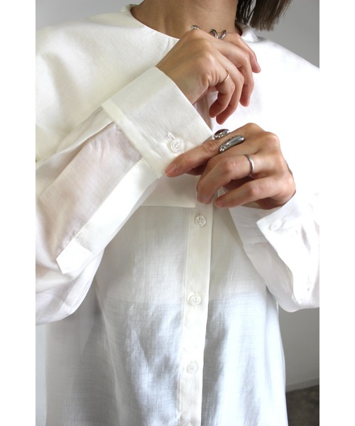 MLI'A（エムリア）の「セーラーカラーシャツ（シャツ/ブラウス・レディース・オフホワイト/ブラック/ネイビー・M）」の4枚目の写真