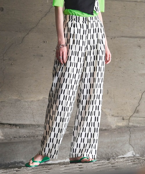 VACANCY（ヴァカンシー）の「マルチウェーブ柄セットアップストレートイージーパンツ/アソート柄（その他パンツ・レディース・ブルー/その他/ナチュラル/ブラウン・FREE/MEDIUM/TALL）」の3枚目の写真