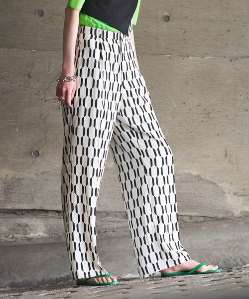 VACANCY（ヴァカンシー）の「マルチウェーブ柄セットアップストレートイージーパンツ/アソート柄（その他パンツ・レディース・ブルー/その他/ナチュラル/ブラウン・FREE/MEDIUM/TALL）」の7枚目の写真