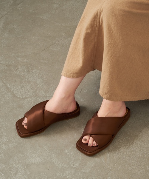 LE TALON（ルタロン）の「GRISE  PUFFクロスサンダル（サンダル・レディース・ベージュ/ブラウン/グリーン・SMALL/MEDIUM/LARGE/X-LARGE/X-SMALL）」の2枚目の写真