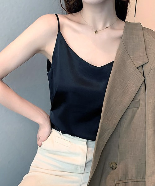 Dita(ディータ)の「Vネックサテンキャミソール(キャミソール・レディース・ホワイト/ブラック/アイボリー/ライトグレー・M/L)」の1枚目の写真