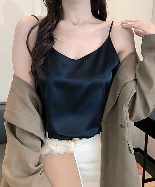 Dita(ディータ)の「Vネックサテンキャミソール(キャミソール・レディース・ホワイト/ブラック/アイボリー/ライトグレー・M/L)」の18枚目の写真