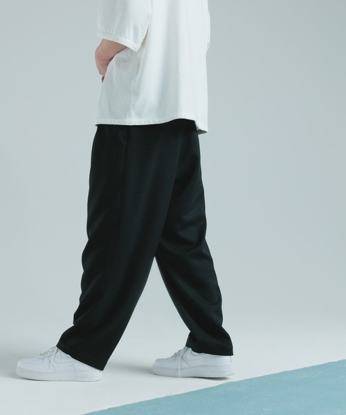 ADAM ET ROPE'(アダムエロペ)の「【WEB限定】麻調 ワイドルーズ イージー スラックス/ストレッチ/吸水速乾/イージーケア(その他パンツ・メンズ・ブラック/ダークブラウン/ネイビー/イエロー・M/L)」の2枚目の写真