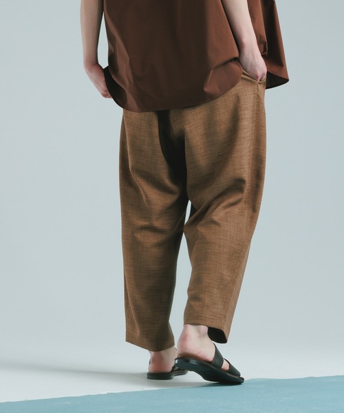ADAM ET ROPE'(アダムエロペ)の「【WEB限定】麻調 ワイドルーズ イージー スラックス/ストレッチ/吸水速乾/イージーケア(その他パンツ・メンズ・ブラック/ダークブラウン/ネイビー/イエロー・M/L)」の18枚目の写真