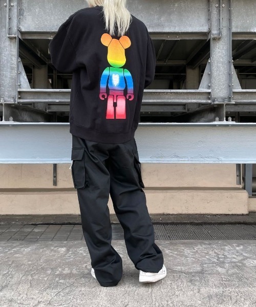 BE@RBRICK（ベアブリック）の「EMOTIONALLY UNAVAILABLE×BE@RBRICK/エモーショナリーアンアヴェイラブル×ベアブリック/SWEAT TOP（スウェット・メンズ・ブラック・MEDIUM/LARGE）」の2枚目の写真