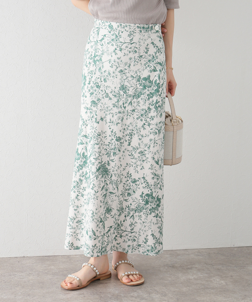 La TOTALITE(ラトータリテ)の「麻レーヨンフラワータイトスカート(スカート・レディース・グリーン/ブラック/ブルー・38/36)」の3枚目の写真