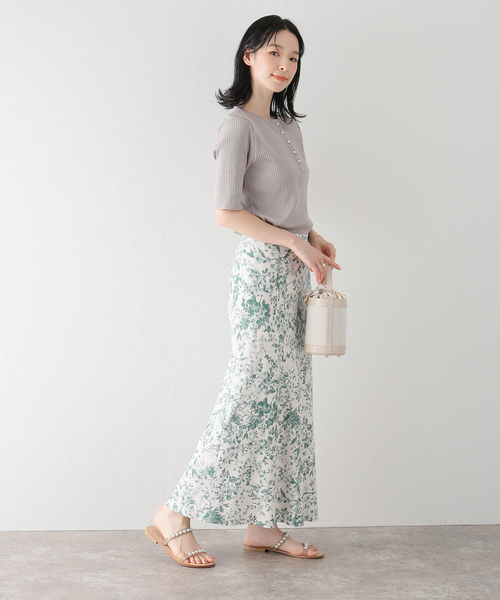 La TOTALITE(ラトータリテ)の「麻レーヨンフラワータイトスカート(スカート・レディース・グリーン/ブラック/ブルー・38/36)」の7枚目の写真