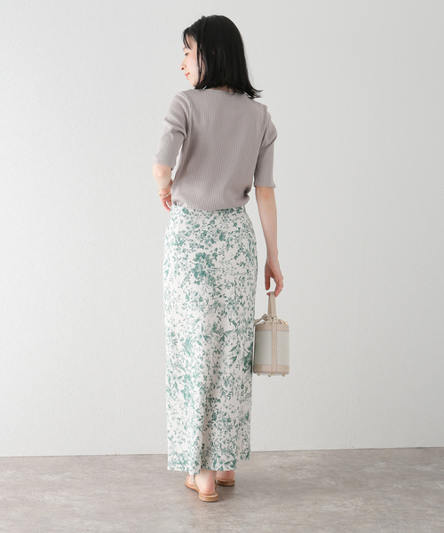 La TOTALITE(ラトータリテ)の「麻レーヨンフラワータイトスカート(スカート・レディース・グリーン/ブラック/ブルー・38/36)」の8枚目の写真