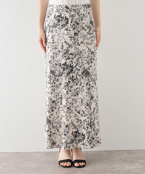 La TOTALITE(ラトータリテ)の「麻レーヨンフラワータイトスカート(スカート・レディース・グリーン/ブラック/ブルー・38/36)」の13枚目の写真