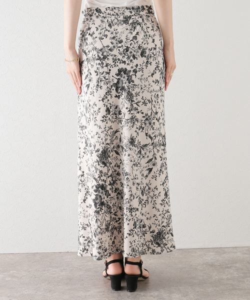 La TOTALITE(ラトータリテ)の「麻レーヨンフラワータイトスカート(スカート・レディース・グリーン/ブラック/ブルー・38/36)」の15枚目の写真