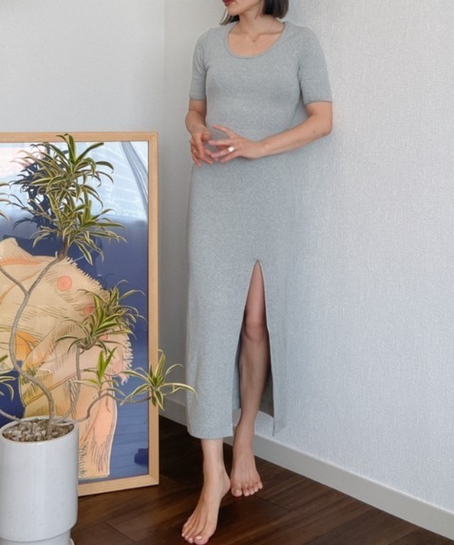 Vicente(ヴィセンテ)の「High slit maxi onepiece(ワンピース・レディース・ブラック/グレー/ブルー・FREE)」の1枚目の写真