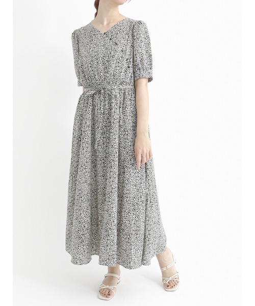 Te chichi TERRASSE(テチチテラス)の「花柄カシュクールワンピース(ワンピース・レディース・ブラック/グリーン/ブルー・フリ-)」の2枚目の写真