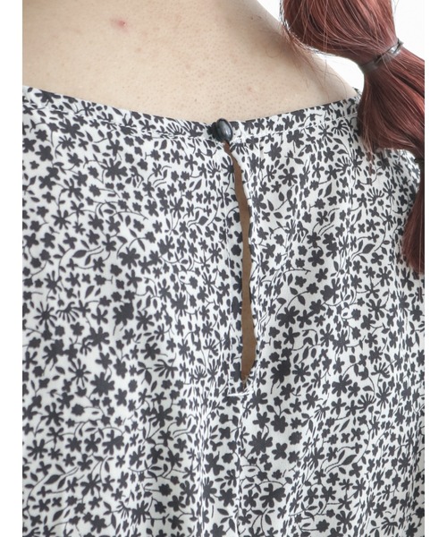 Te chichi TERRASSE(テチチテラス)の「花柄カシュクールワンピース(ワンピース・レディース・ブラック/グリーン/ブルー・フリ-)」の6枚目の写真