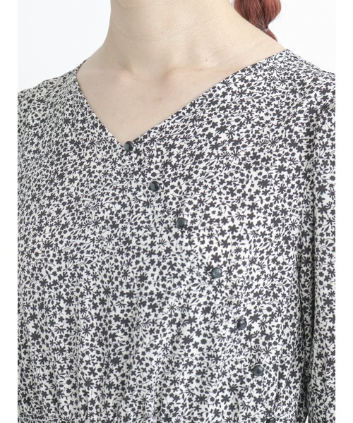 Te chichi TERRASSE(テチチテラス)の「花柄カシュクールワンピース(ワンピース・レディース・ブラック/グリーン/ブルー・フリ-)」の7枚目の写真