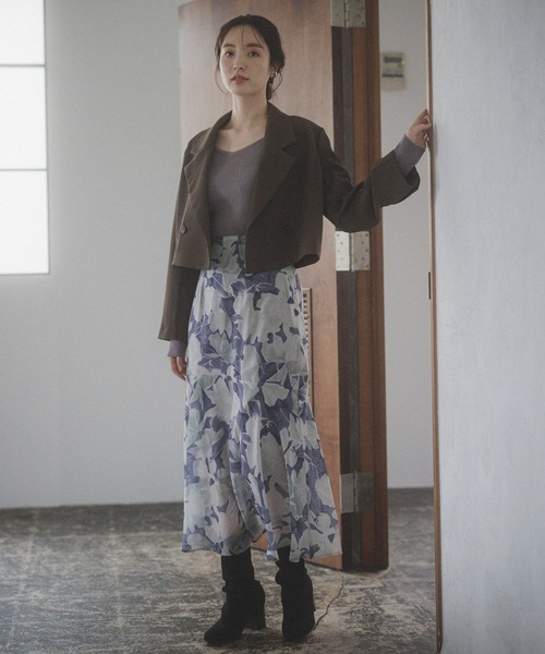 Andemiu（アンデミュウ）の「クロップドテーラードジャケット162223（テーラードジャケット・レディース・ブラック/ブルー/ブラウン・FREE）」の4枚目の写真