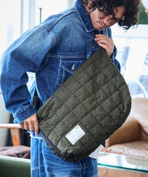 ADAM PATEK(アダムパテック)の「mko10686- square quilt BIG shoulder bag ショルダーバッグ(ショルダーバッグ・メンズ・ブラック/ホワイト/ブルー/カーキ・FREE)」の3枚目の写真