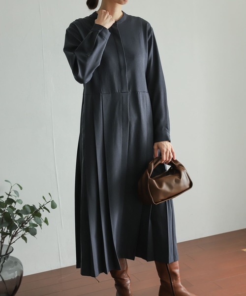 URBAN RESEARCH DOORS（アーバンリサーチドアーズ）の「『WEB/一部店舗限定サイズ』サイドプリーツ切替ワンピース（ワンピース・レディース・チャコールグレー/グリーン/モカ・SMALL/MEDIUM）」の12枚目の写真