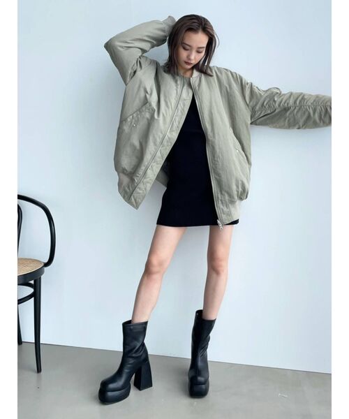 EMODA(エモダ)の「ルーズカバーチャンキーブーツ(ブーツ・レディース・ブラック/アイボリー・SMALL/MEDIUM/LARGE)」の5枚目の写真