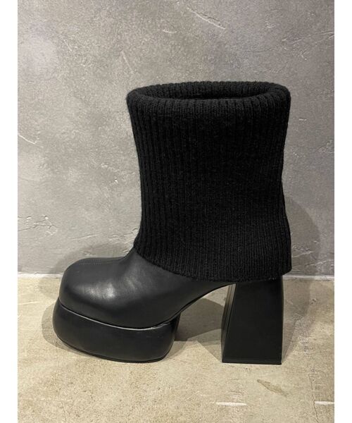 EMODA(エモダ)の「ルーズカバーチャンキーブーツ(ブーツ・レディース・ブラック/アイボリー・SMALL/MEDIUM/LARGE)」の16枚目の写真