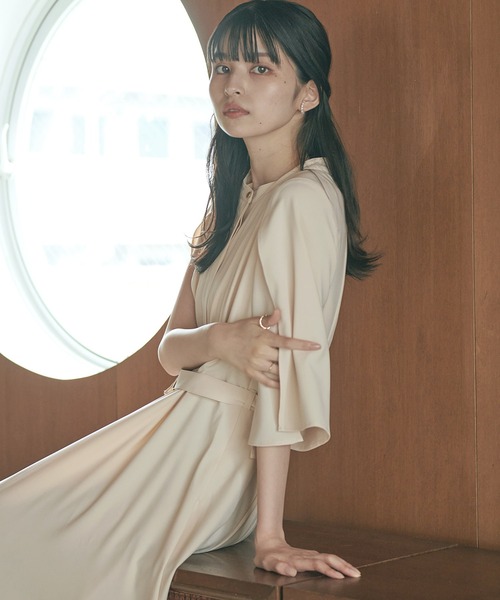 Dita Muaj.（ディータムアージュ）の「【ZOZO限定】スリーブスリットフレアワンピース（ワンピース・レディース・ネイビー/アイボリー・FREE）」の4枚目の写真