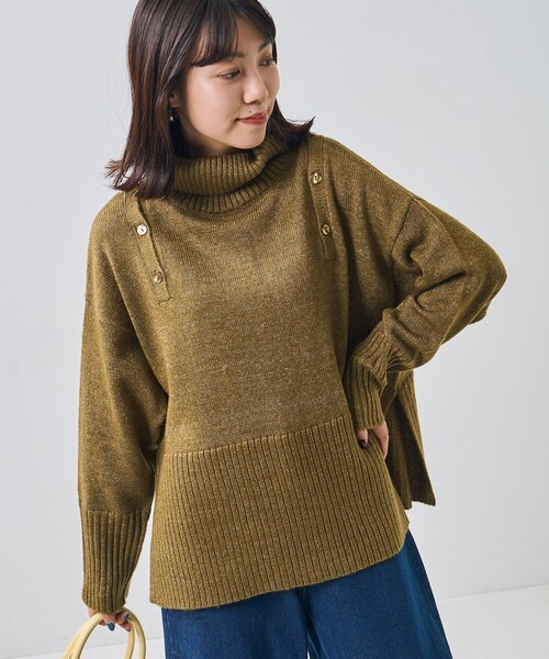 PUBLUX(パブリュクス)の「PUBLUX/パブリュクス 2WAY肩開きハイネックニット(ニット/セーター・レディース・ナチュラル/ブラック/グリーン・フリ-)」の3枚目の写真