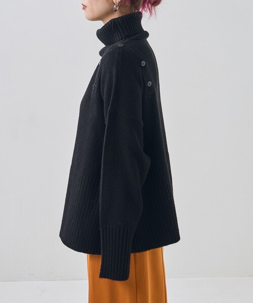 PUBLUX(パブリュクス)の「PUBLUX/パブリュクス 2WAY肩開きハイネックニット(ニット/セーター・レディース・ナチュラル/ブラック/グリーン・フリ-)」の6枚目の写真