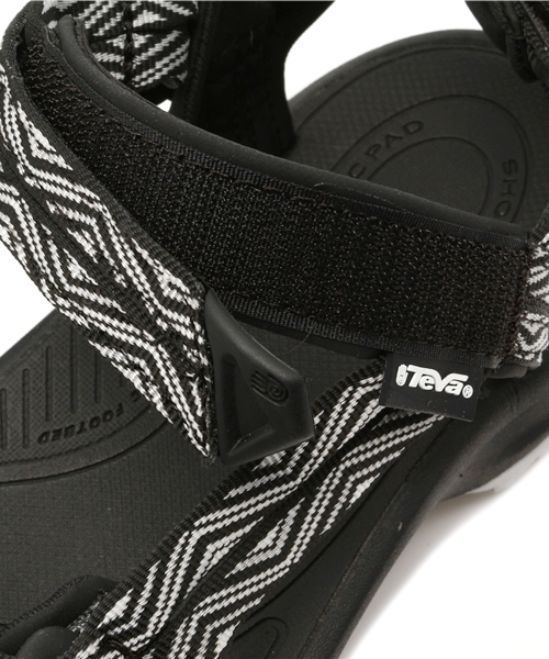 Teva（テバ）の「TEVA / テラファイライト サンダル（サンダル・レディース・ブラック・6/8/7/5）」の7枚目の写真