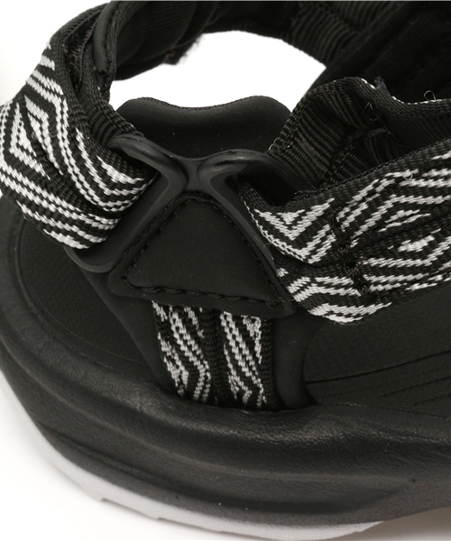 Teva（テバ）の「TEVA / テラファイライト サンダル（サンダル・レディース・ブラック・6/8/7/5）」の8枚目の写真