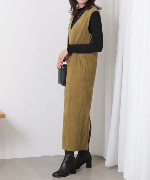 RAY CASSIN（レイカズン）の「スエードツイルVネックワンピース（ジャンパースカート・レディース・マスタード/ブルー/ブラック・FREE）」の3枚目の写真