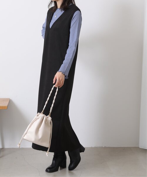 RAY CASSIN（レイカズン）の「スエードツイルVネックワンピース（ジャンパースカート・レディース・マスタード/ブルー/ブラック・FREE）」の2枚目の写真