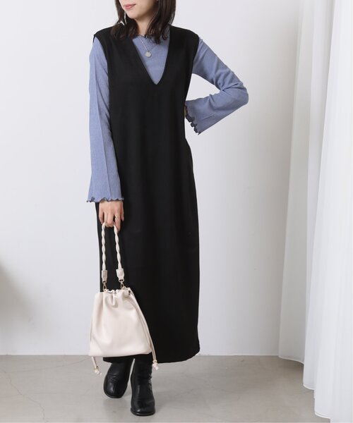 RAY CASSIN（レイカズン）の「スエードツイルVネックワンピース（ジャンパースカート・レディース・マスタード/ブルー/ブラック・FREE）」の4枚目の写真