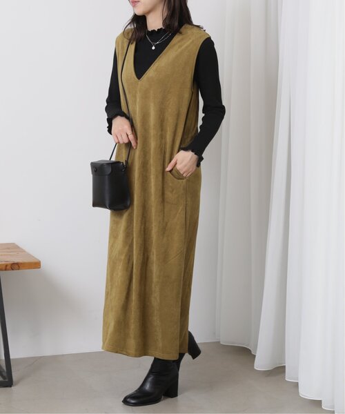 RAY CASSIN（レイカズン）の「スエードツイルVネックワンピース（ジャンパースカート・レディース・マスタード/ブルー/ブラック・FREE）」の21枚目の写真