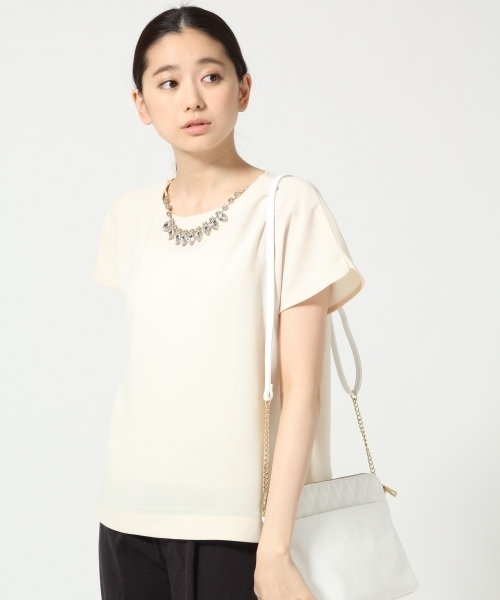 LEPSIM(レプシィム)の「ビジューネック2WAYブラウス 559622(シャツ/ブラウス・レディース・オフホワイト/ベージュ/ダークネイビー・FREE)」の1枚目の写真