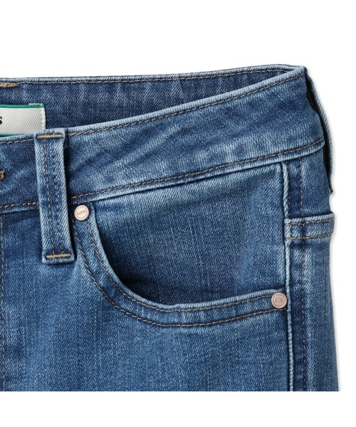 Guess(ゲス)の「Out-Seam Incision Deformed Flare Brush Cut Denim Pants(デニムパンツ・レディース・ダークブルー・24inch/25inch/26inch/27inch/28inch)」の6枚目の写真