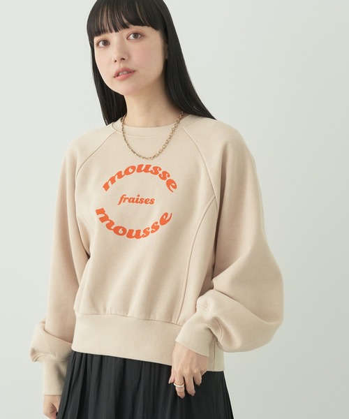 earth music&ecology(アースミュージックアンドエコロジー)の「ショート丈ウラキモウロゴスウェット(Tシャツ/カットソー・レディース・サックスブルー/ホワイト/ベージュ・FREE)」の2枚目の写真