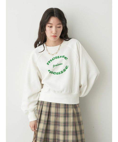 earth music&ecology(アースミュージックアンドエコロジー)の「ショート丈ウラキモウロゴスウェット(Tシャツ/カットソー・レディース・サックスブルー/ホワイト/ベージュ・FREE)」の5枚目の写真