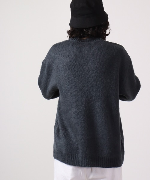 Bling Leads(ブリングリーズ)の「Bling Leads モヘアタッチクルーネックオーバーサイズニット(ニット/セーター・メンズ・マスタード/グリーン/ブラック×ホワイト/ライトグレー/ブラック系その他/ブラウン系その他2/ブラック/エメラルド/ブラック×レッド/ブラウン系その他/グレー系その他/レッド系その他/ブルー系その他/ブラウン系その他3/ホワイト×ブルー/ブラック系その他3/ホワイト×ブラック/ブラック系その他2・L/M)」の21枚目の写真