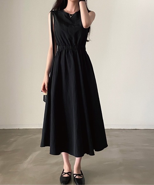 meJane（ミージェーン）の「バックスリットオープンノースリーブワンピース（ワンピース・レディース・ブラック・FREE）」の2枚目の写真