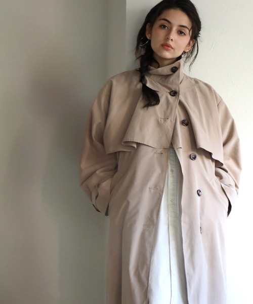 aity(アイティ)の「2WAYヨークデザインボリュームコート(トレンチコート・レディース・ベージュ/サンドベージュ/マスタード/グレイッシュベージュ/カーキ/グレー・M)」の3枚目の写真