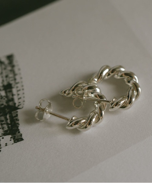 シルバー ツイストデザイン ピアス シルバー925 ツイストピアス ひねり フープピアス ニュアンス