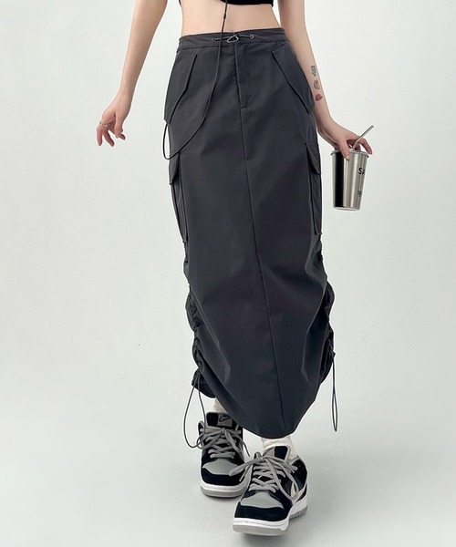 Silly（シリー）の「【韓国コーデに◎】バックスリットシャーリングカーゴスカート（スカート・レディース・グレー・SMALL/MEDIUM/LARGE）」の3枚目の写真