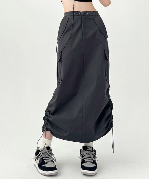 Silly（シリー）の「【韓国コーデに◎】バックスリットシャーリングカーゴスカート（スカート・レディース・グレー・SMALL/MEDIUM/LARGE）」の5枚目の写真