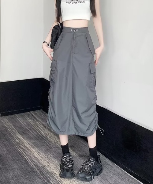 Silly（シリー）の「【韓国コーデに◎】バックスリットシャーリングカーゴスカート（スカート・レディース・グレー・SMALL/MEDIUM/LARGE）」の7枚目の写真