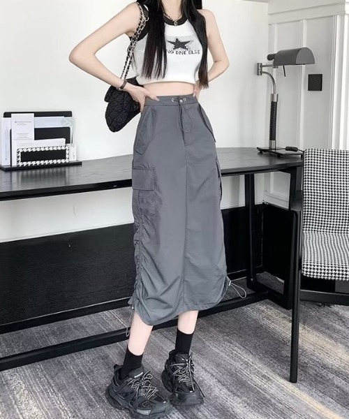 Silly（シリー）の「【韓国コーデに◎】バックスリットシャーリングカーゴスカート（スカート・レディース・グレー・SMALL/MEDIUM/LARGE）」の9枚目の写真